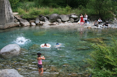 川遊び