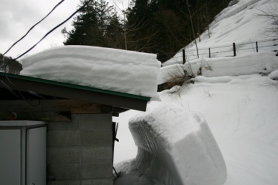屋根からの雪